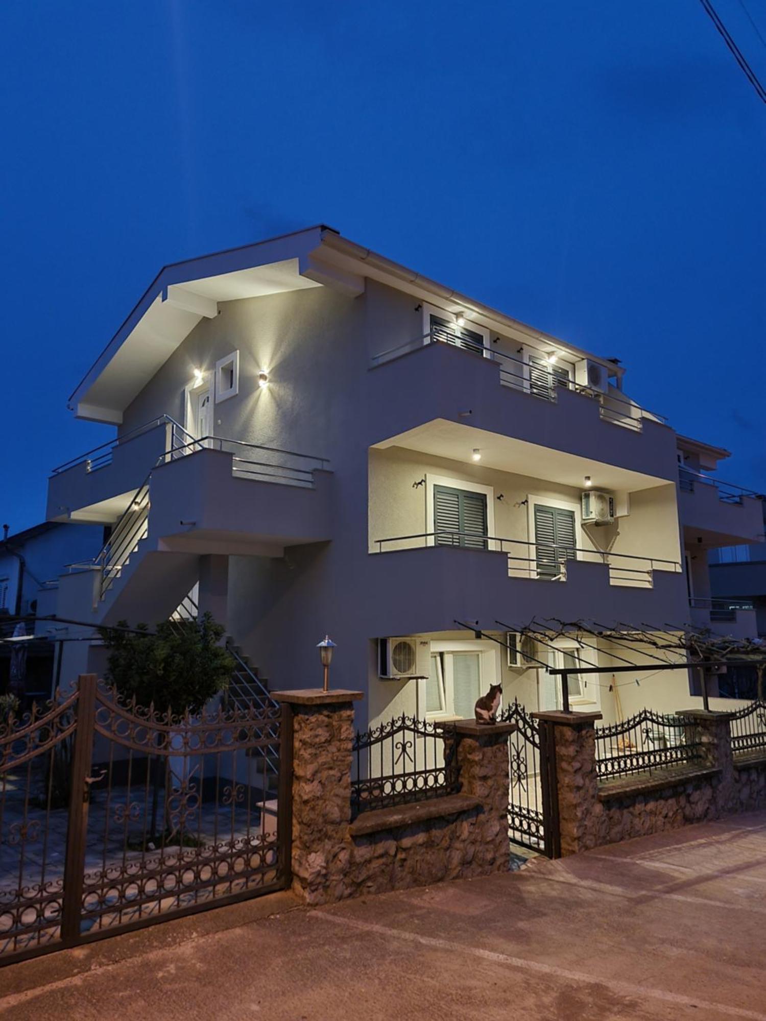 Apartments Vranes Teodo Esterno foto